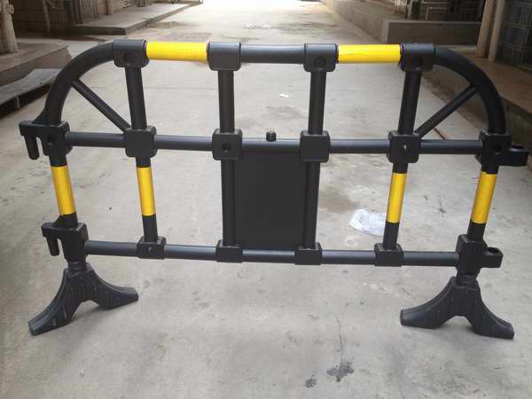 【护栏塑料底座】临时护栏塑料底座价格_铸铁护栏底座图