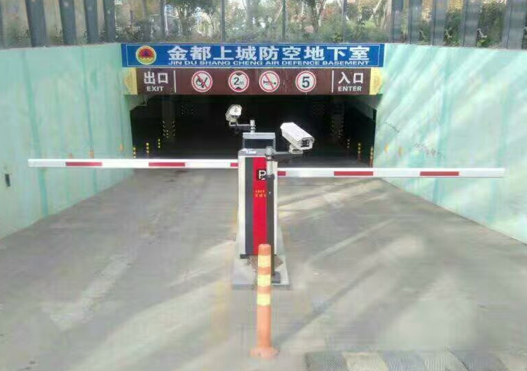 深圳蓝卡供应智能停车场科技智能直杆道闸