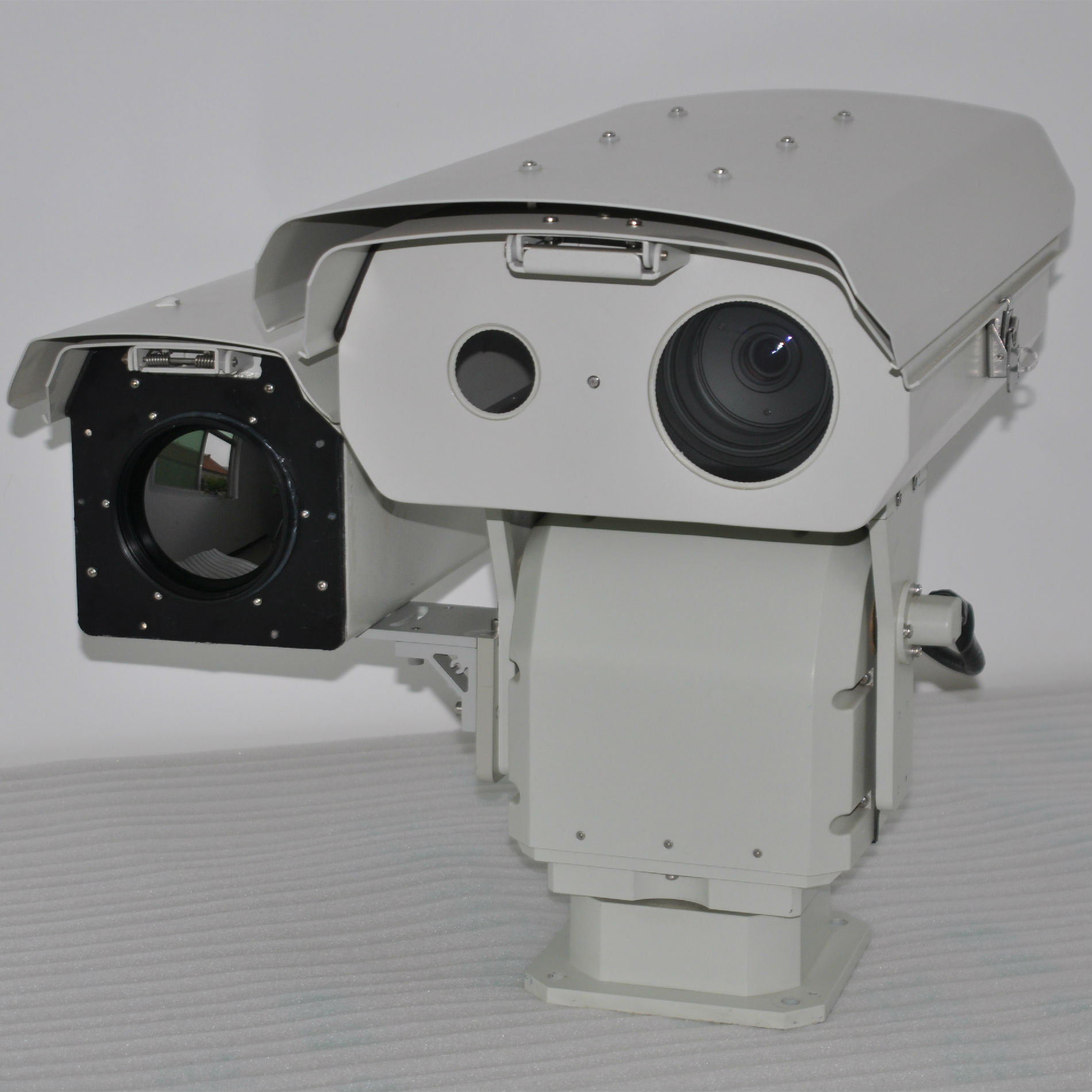 可见光红外热成像双画面远距离监控