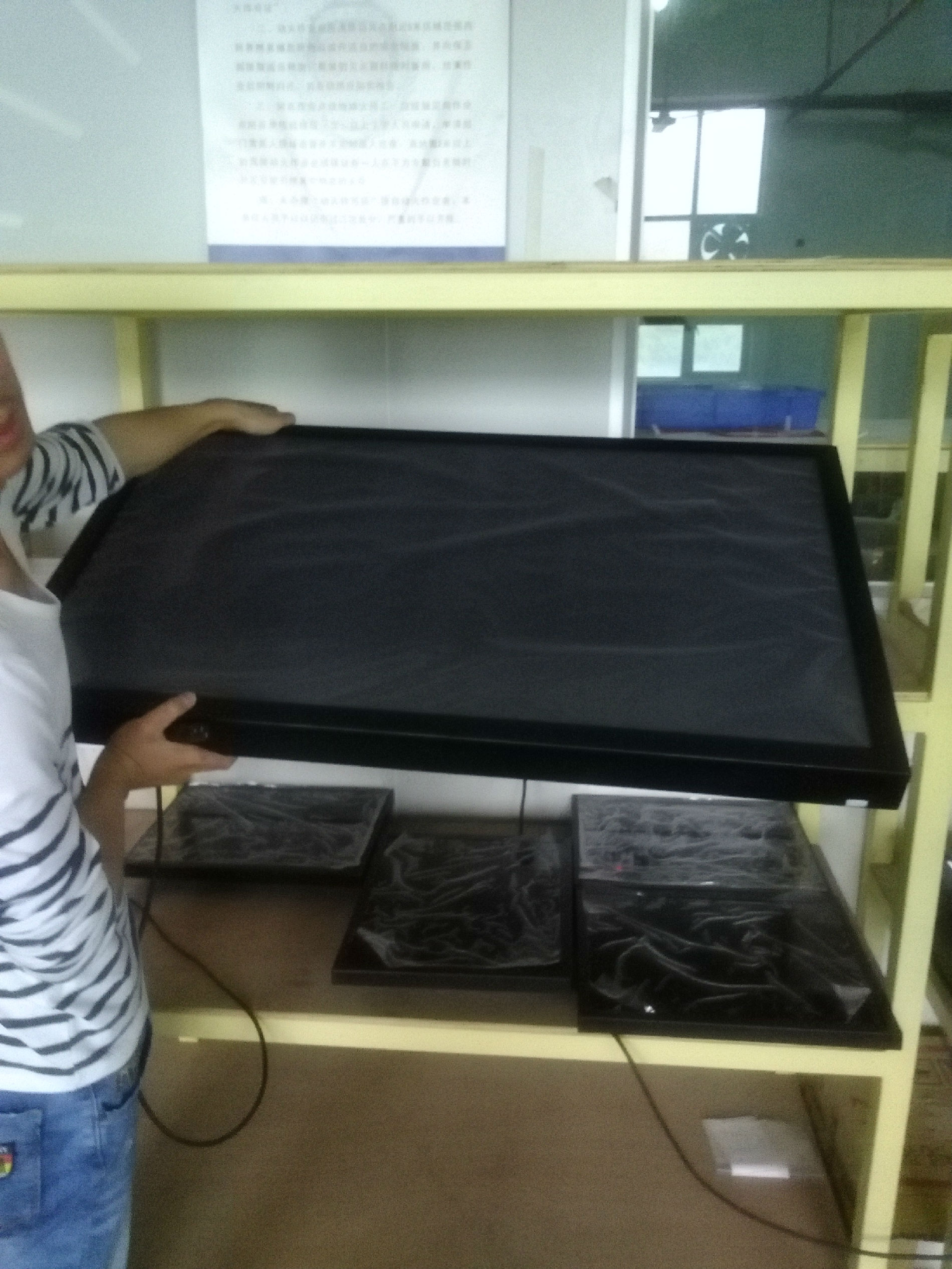 专业15寸液晶监视器