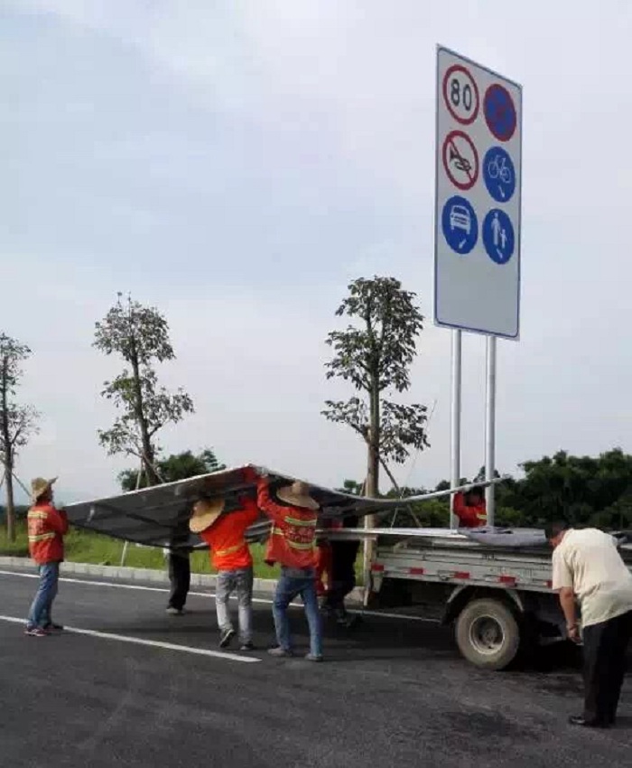 交通标识牌 道路交通安全标志桂丰厂家加工制作