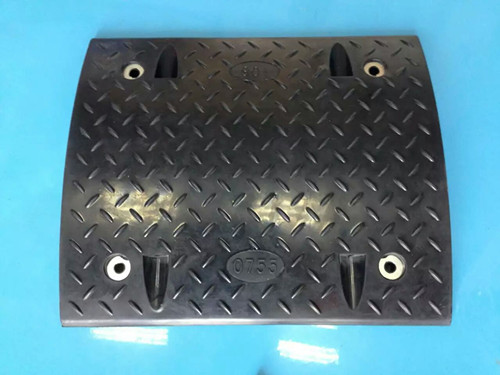 橡胶减速带生产商 道路减速带 大圆弧减速带 鹏翔瑞公司