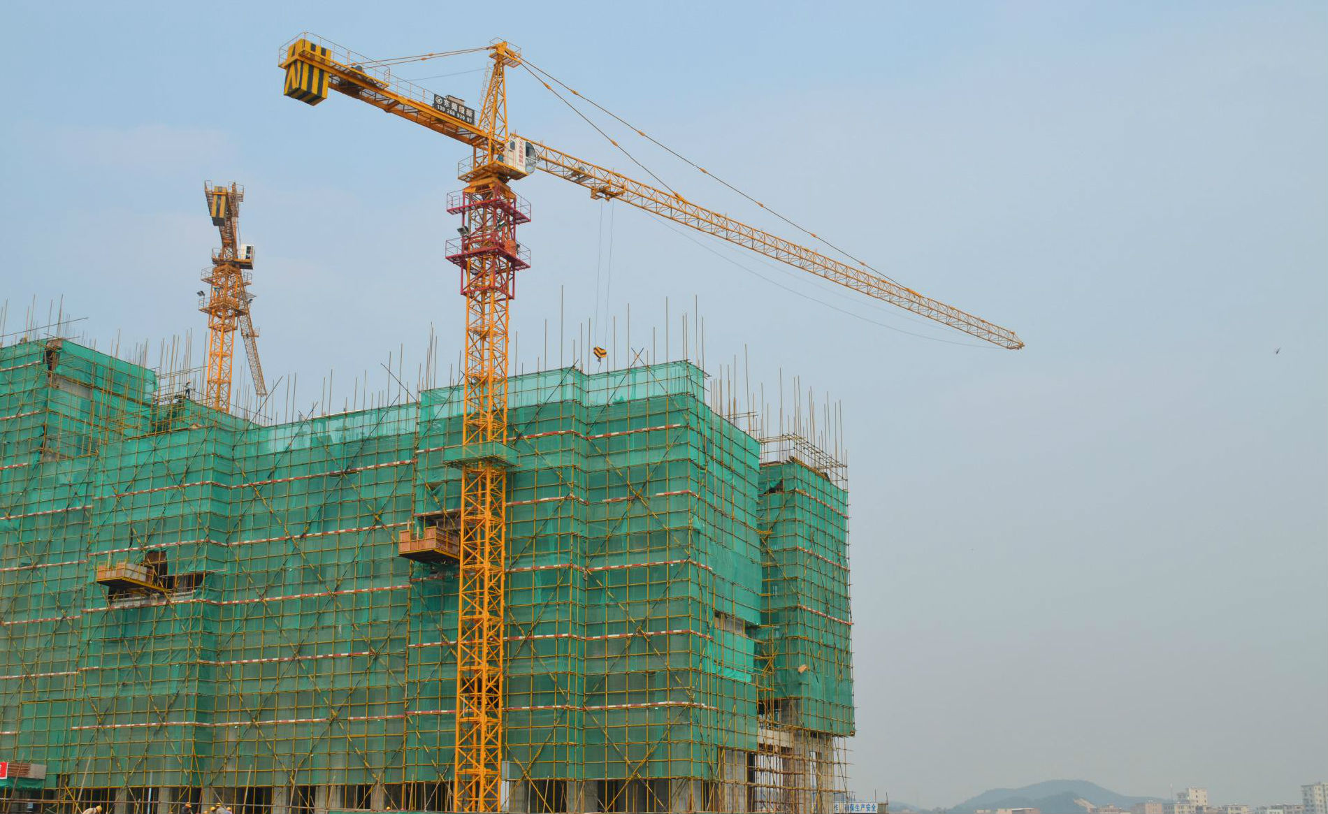 关于施工工地塔吊黑匣子安全监控保护装置的重要性