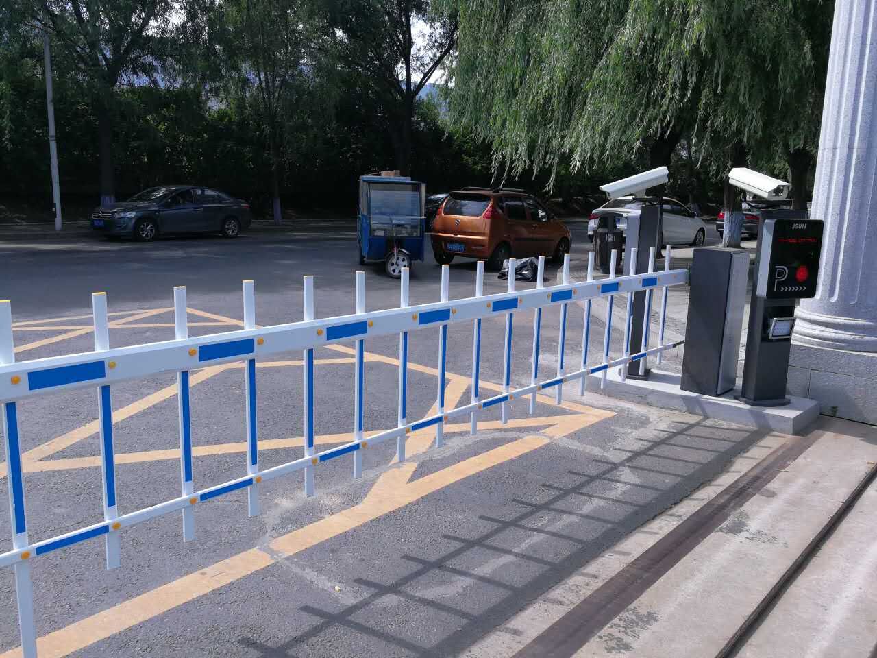 高清硬件车牌识别一体机