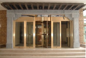 泰州两翼旋转门、型材门，肯德基门批发