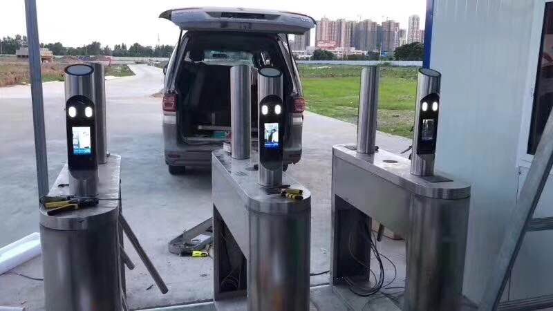 超宽动态人脸识别一体机