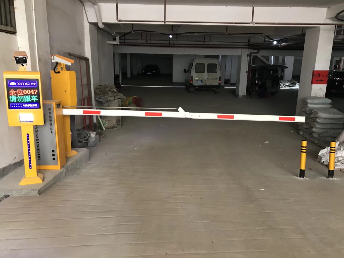 天翔车牌识别系统 唐江鸿发超市无人值守停车场案例