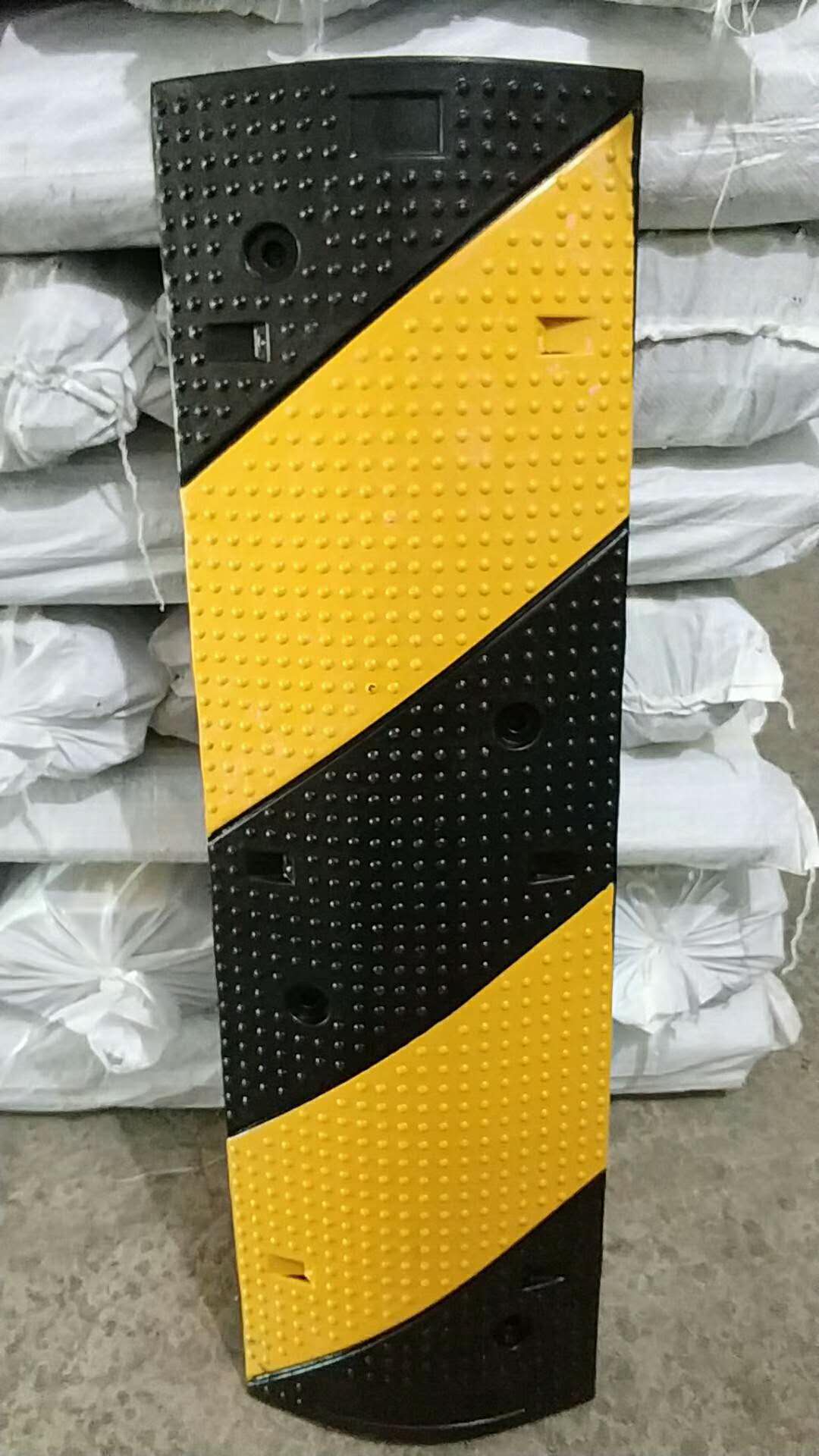 东营减速带批发|垦利橡胶减速带厂家|广饶铸钢减速带安装价格