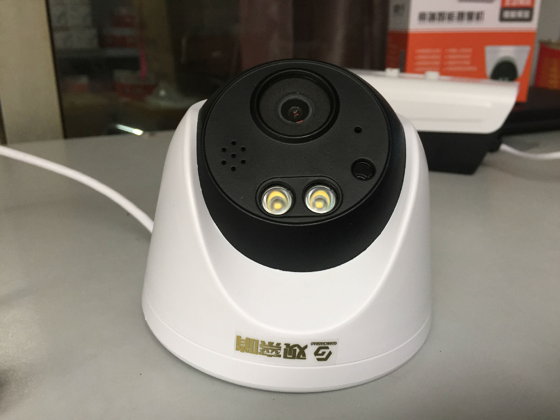 观察哨AI智能摄像机 200万像素 语音对讲 人形检测