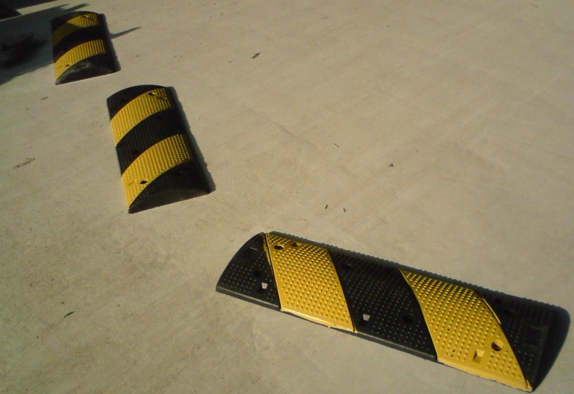 兖州道路减速带安装、邹城橡胶减速带厂家、曲阜铸钢减速带批发