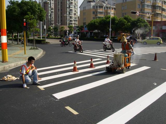 地下车库划线施工队/国标料热熔漆/马路划线公司