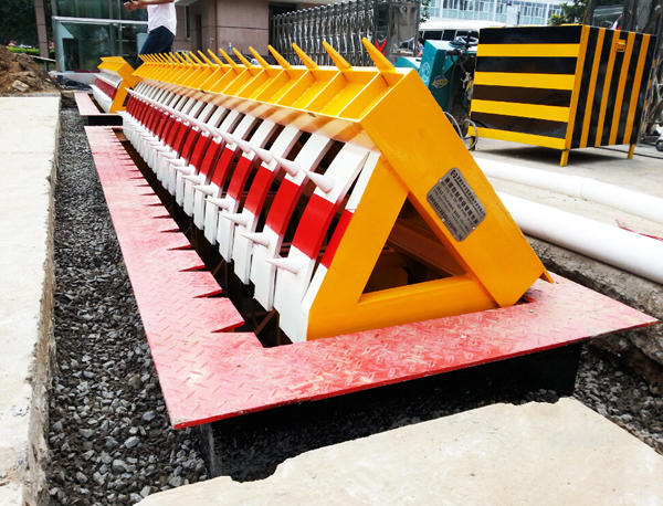 深圳中方智能路障机破胎器升降柱