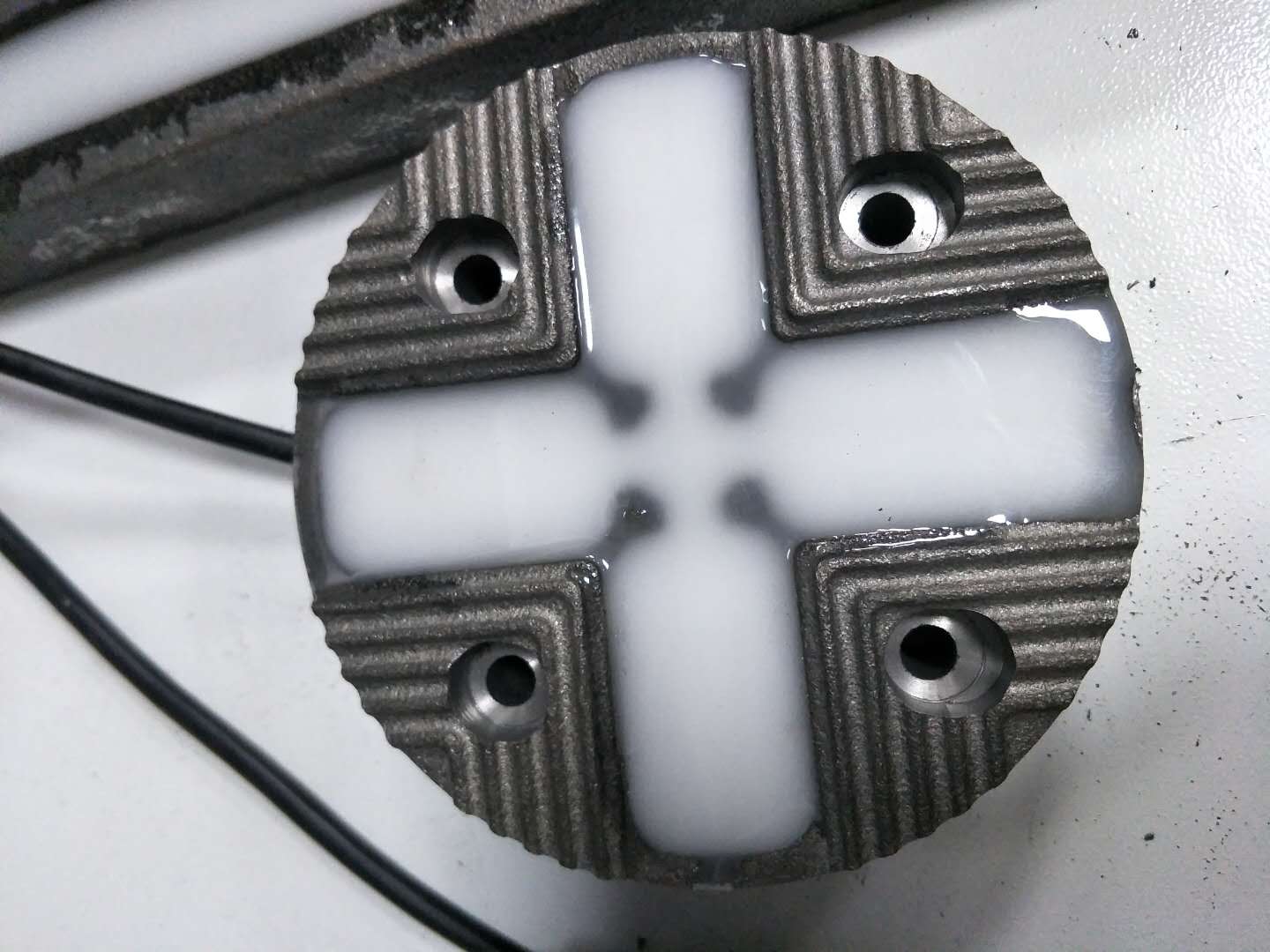 深圳鑫光道厂家直销压不坏的铸铁道钉