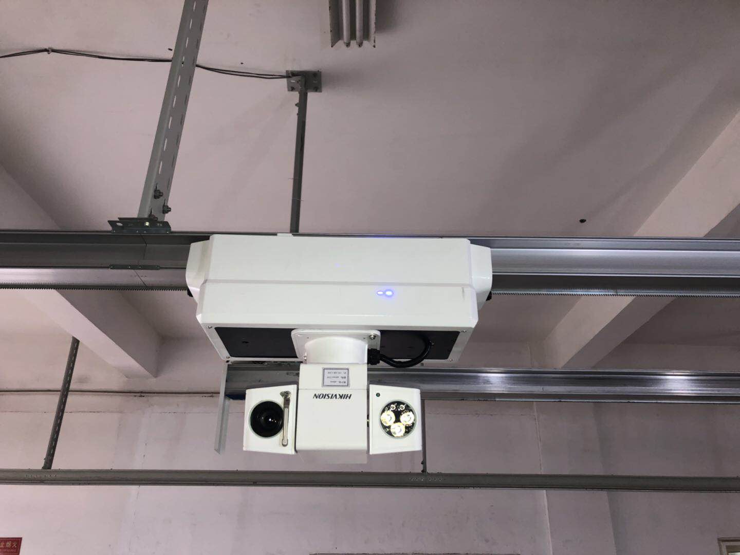 智能轨道巡检机器人