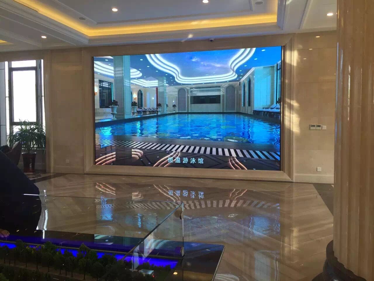 室内P2.5高清全彩显示屏