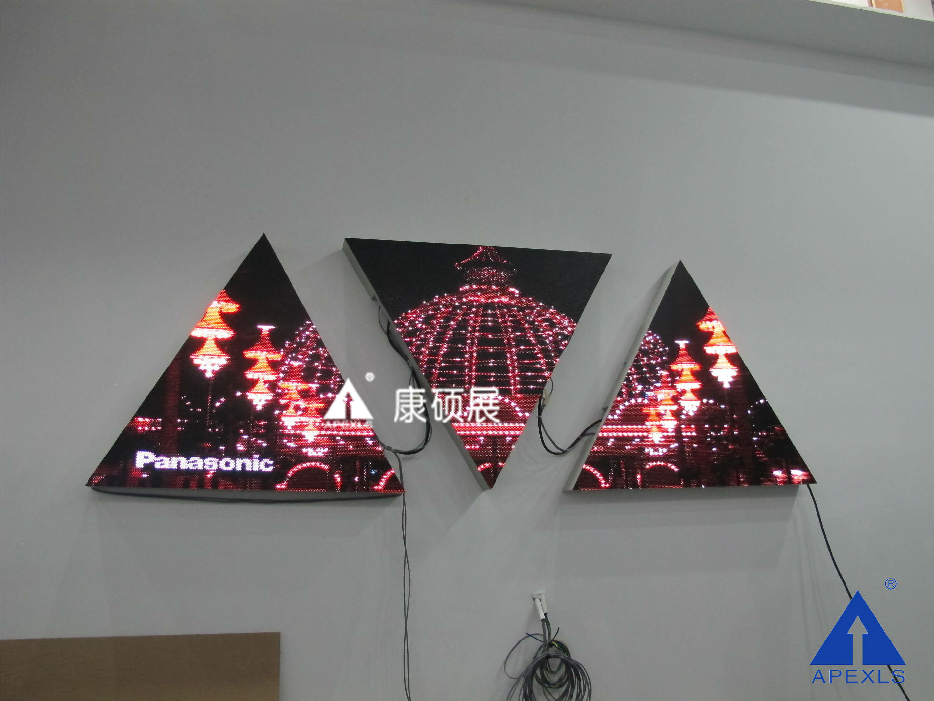 康硕展-LED三角显示屏