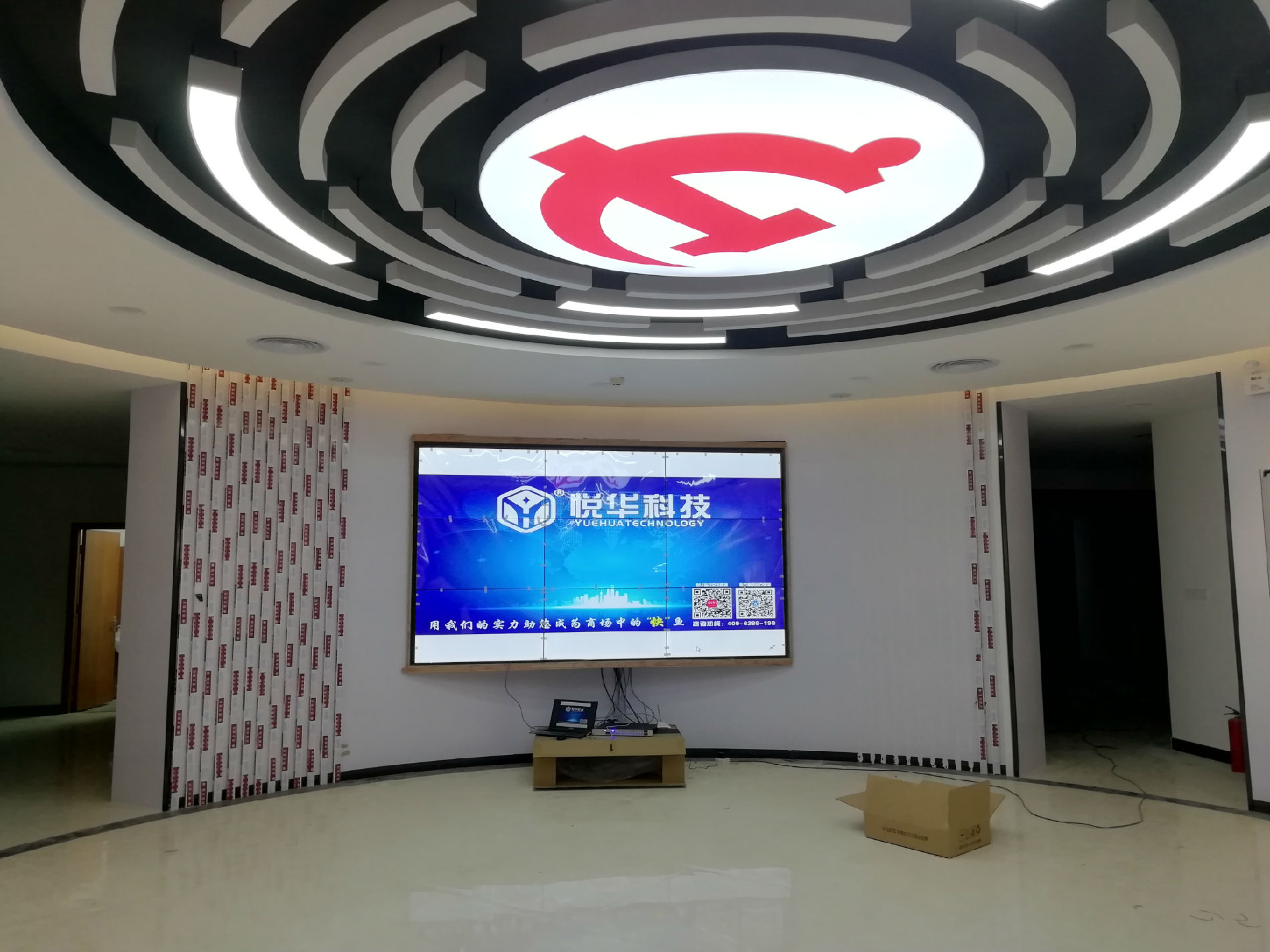 拼接屏，大屏幕显示器