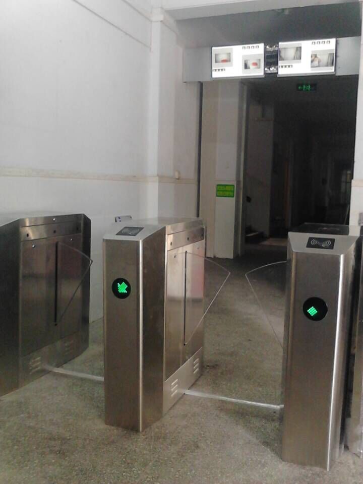 海一学生宿舍进出管理人脸识别智能门禁系统