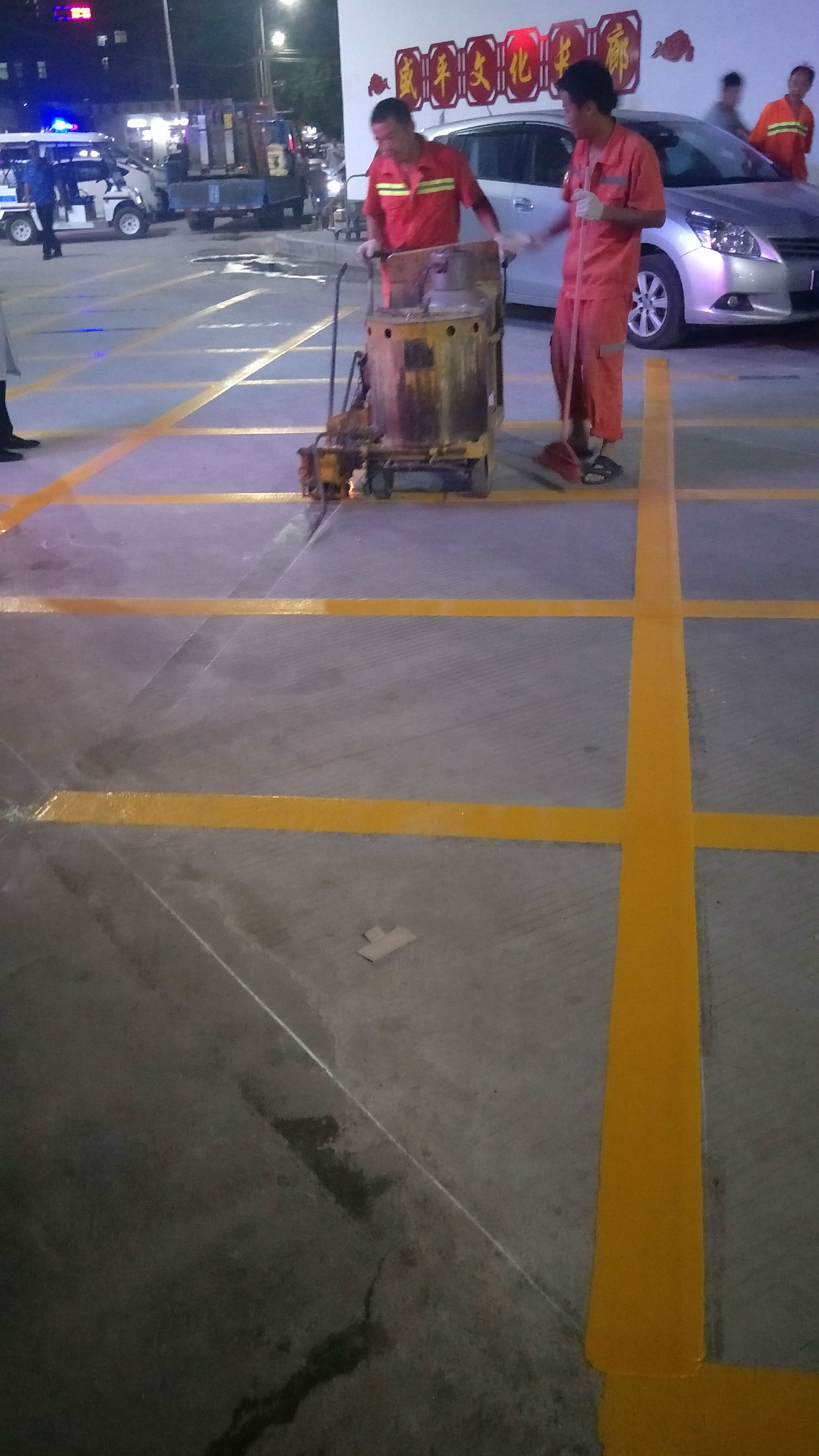 深圳划停车位线_学校划车位线_厂区划消防通道