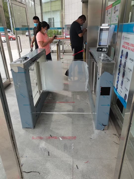 医院健康码核验闸机人脸测温闸机