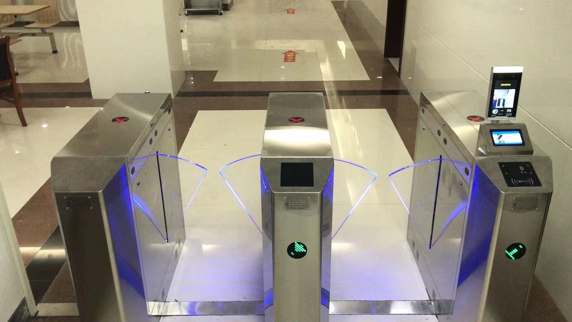 重庆台式人脸识别消费系统 无线挂起人脸打卡机 仁卡智能上门安装调试