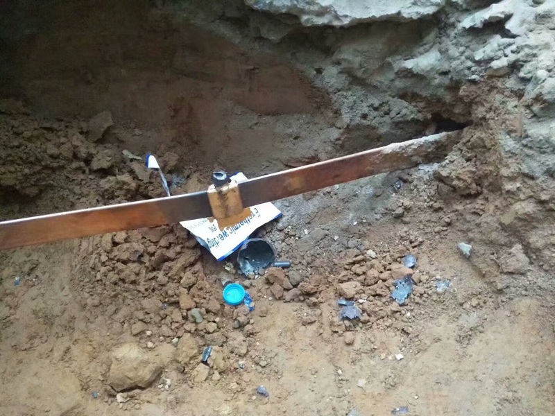 电发火弹药防静电接地装置