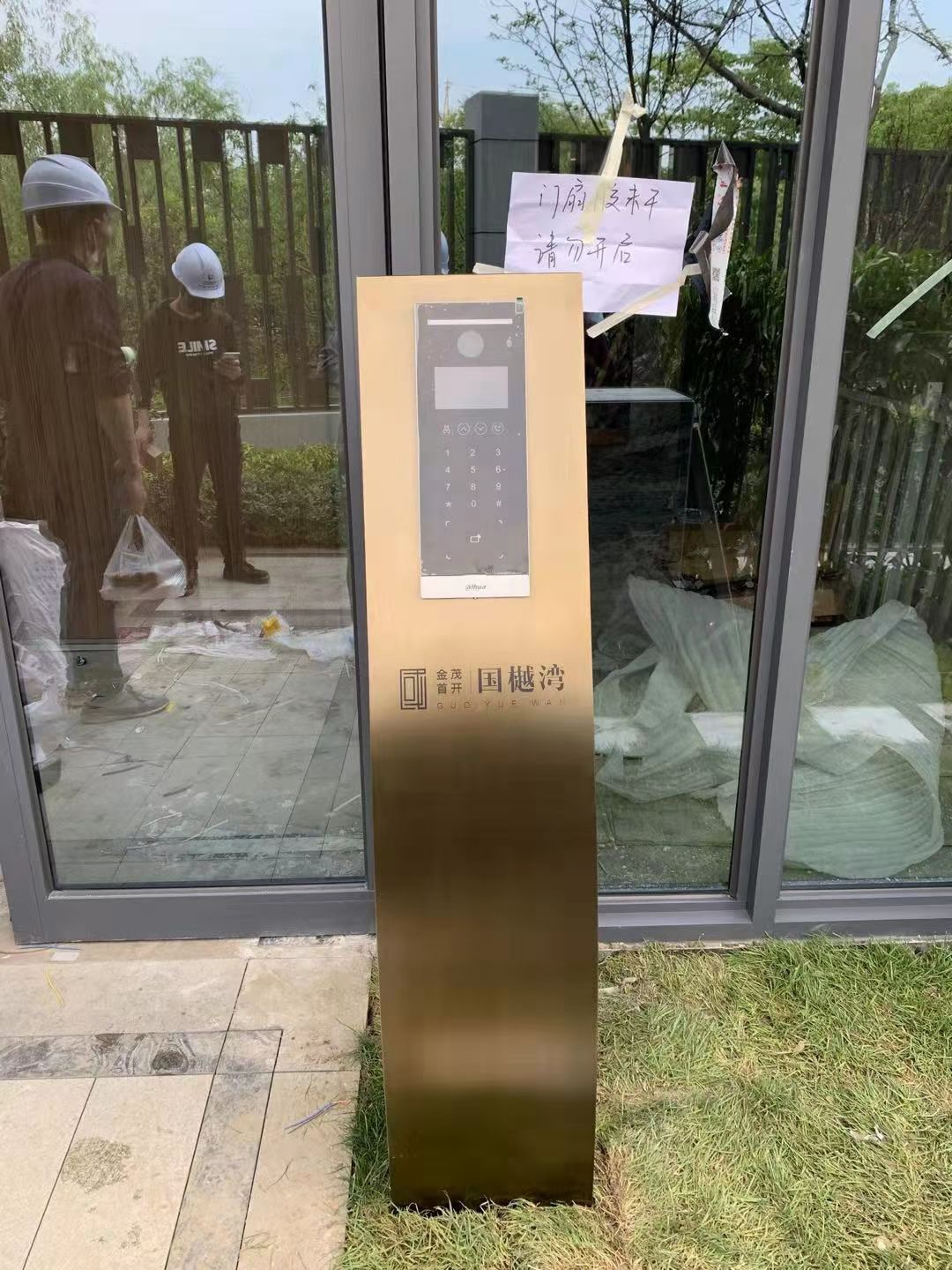 广东厂家可视楼宇对讲主机立柱门口机支架