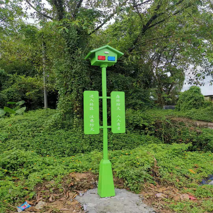 森林防火摄像头宣传杆，视频监控语音电子杆，道路卡口太阳能语音杆