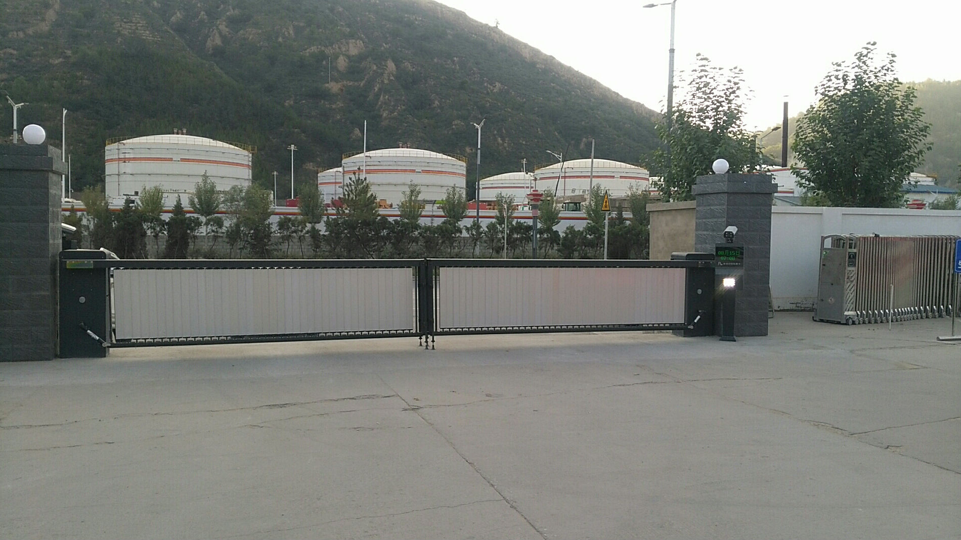 直流变频式双面广告闸