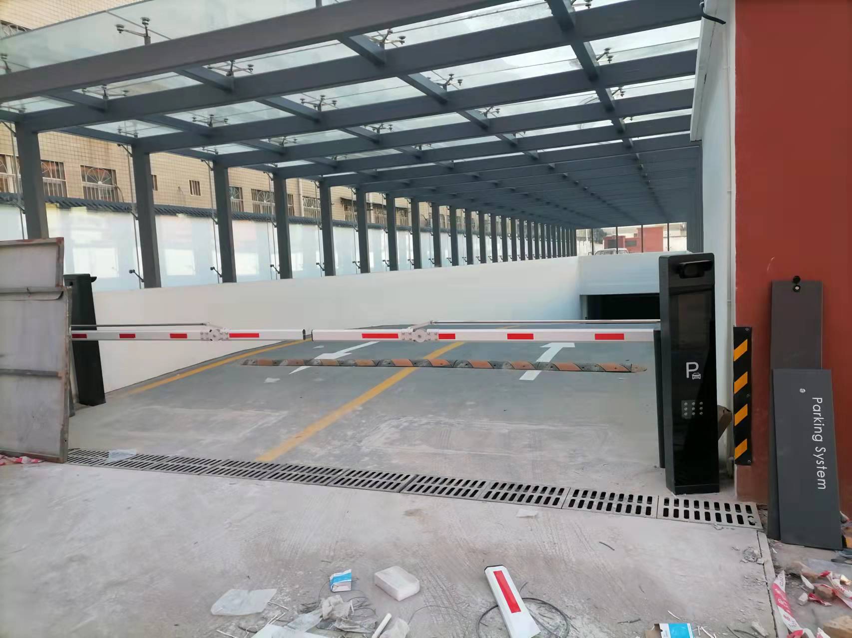 商场不停车识别起落杆05