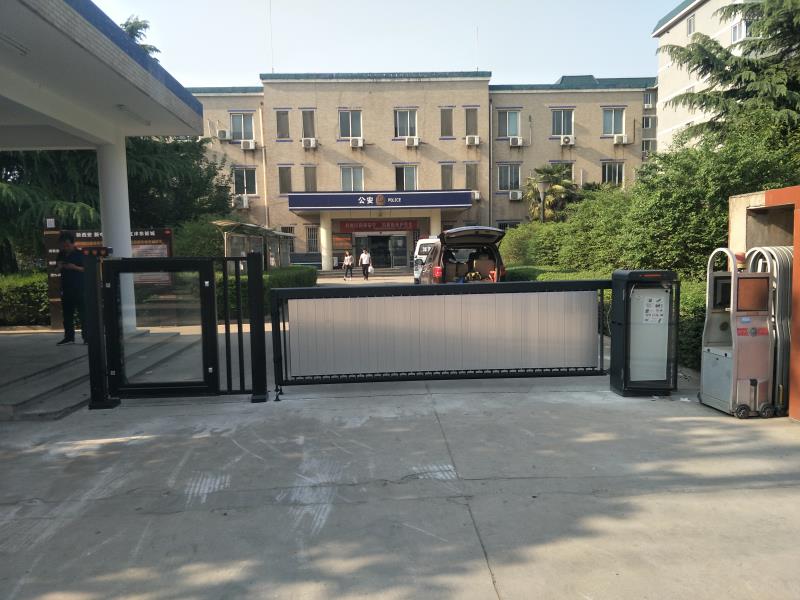 酒店车牌号识别广告闸01