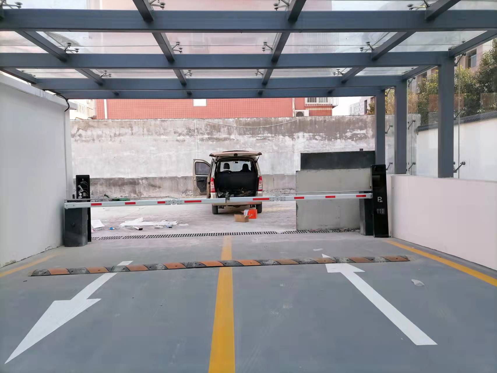 小区车辆放行速通道闸03