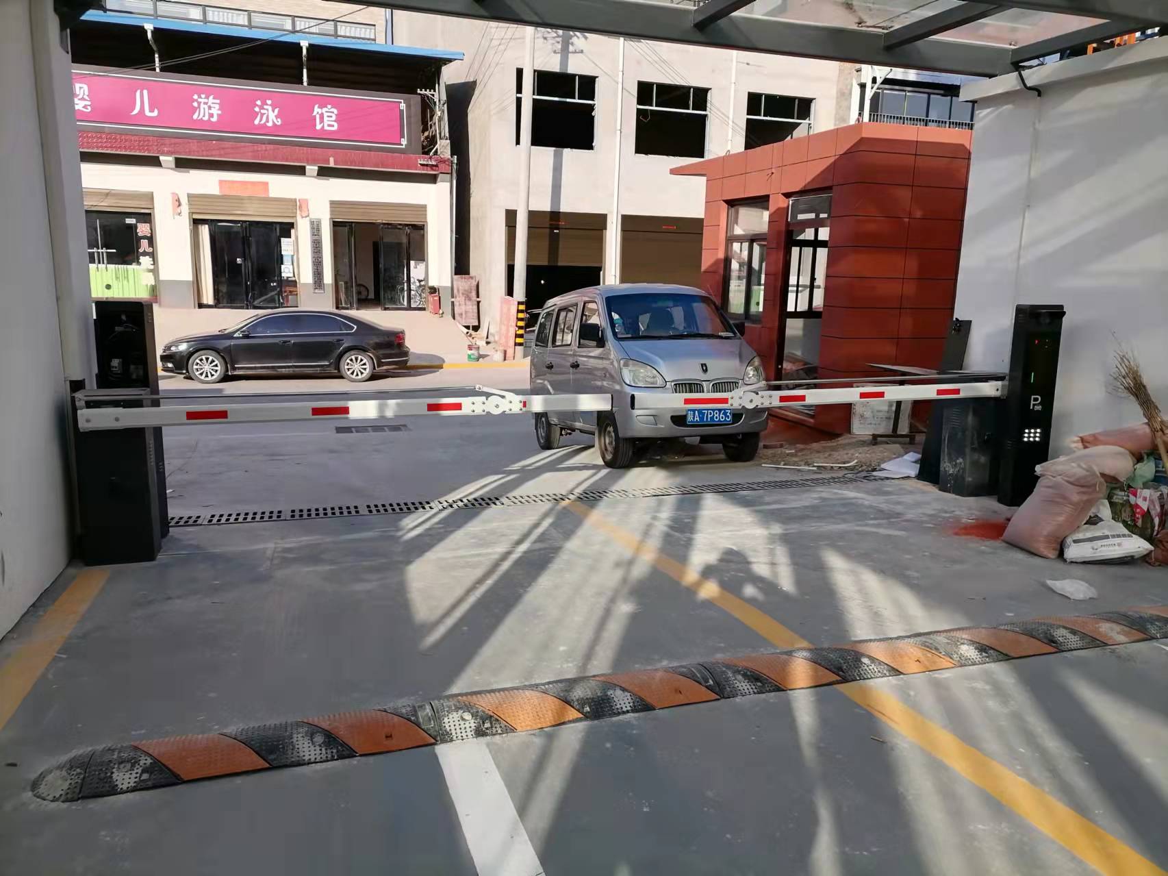 小区门禁高频起落闸机05