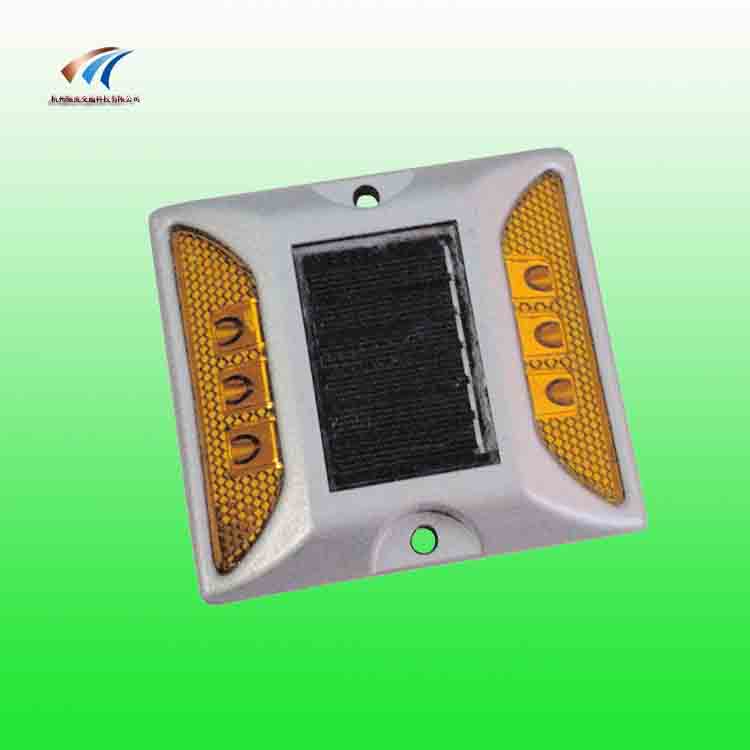 铸铝太阳能道钉 发光型突起路标 交通设施厂家