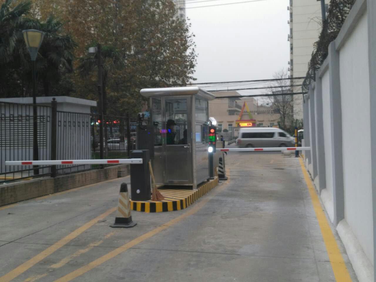 小区自动升降杆道闸机03