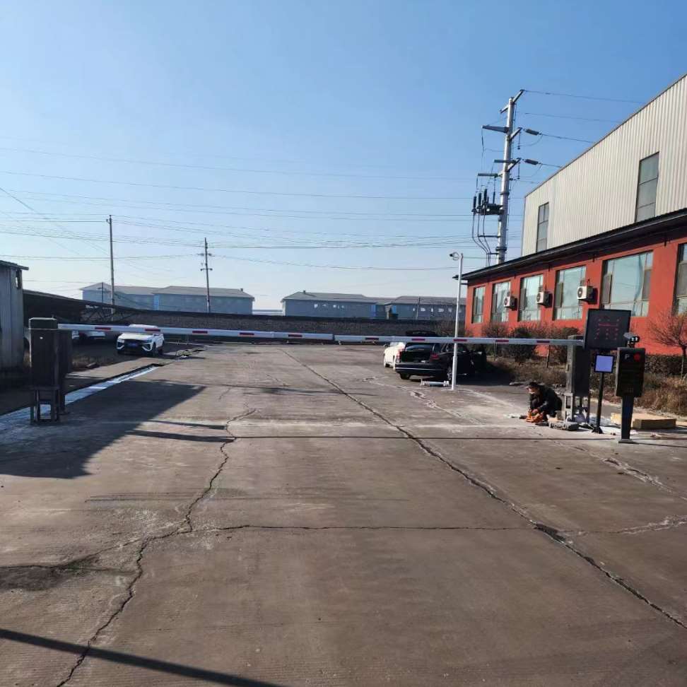 临汾电动道闸门批发-两年维护